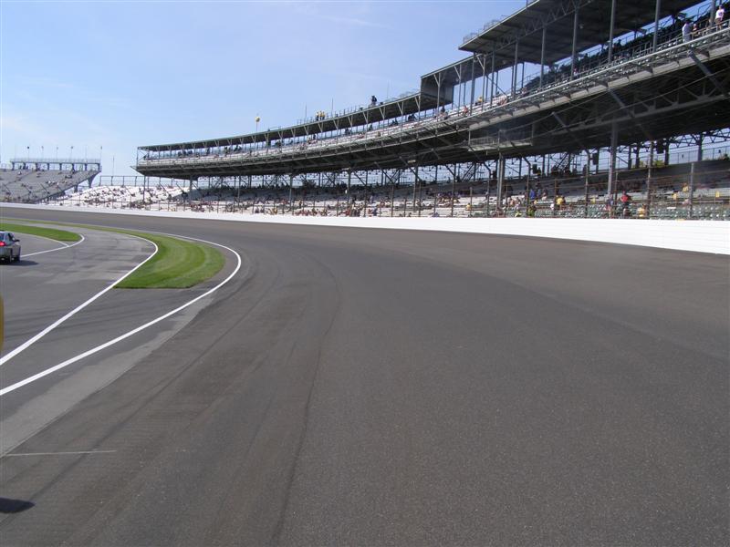 http://ronoversiii.com/indy/turn1.JPG